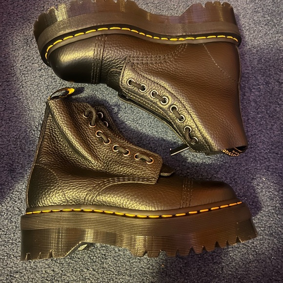 New Dr Martens Sinclair Platform Boots Women’s size 6 - Picture 2 of 4
